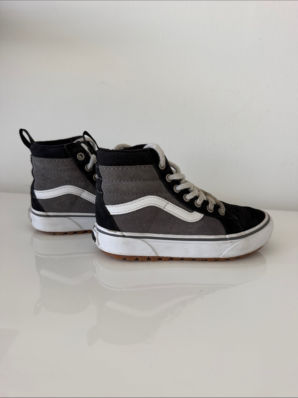 High-Top Kids Sneakers in Black and Gray with White Wave Accent